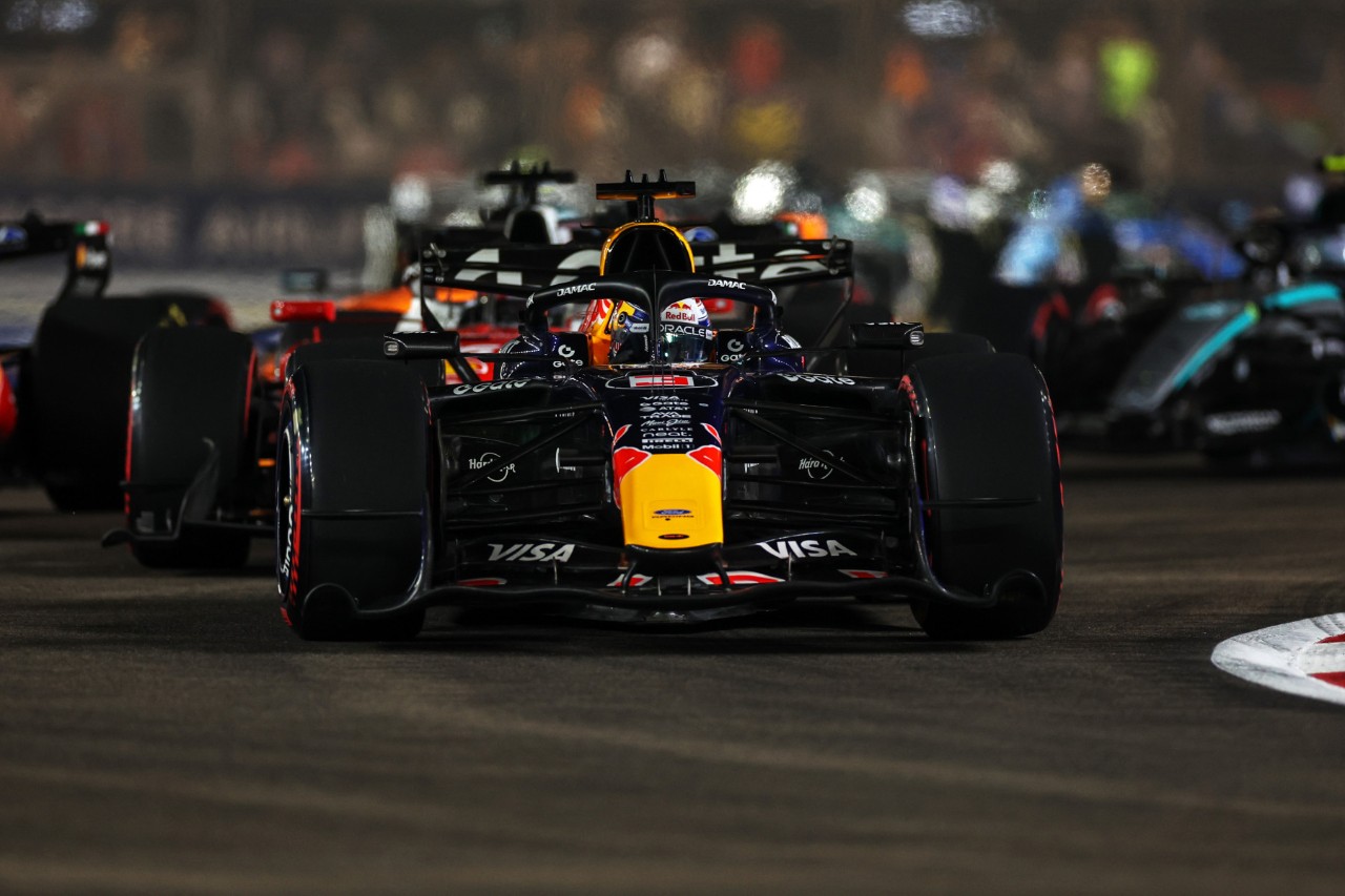 F1, Verstappen domina a singapore davanti a Leclerc e Antonelli