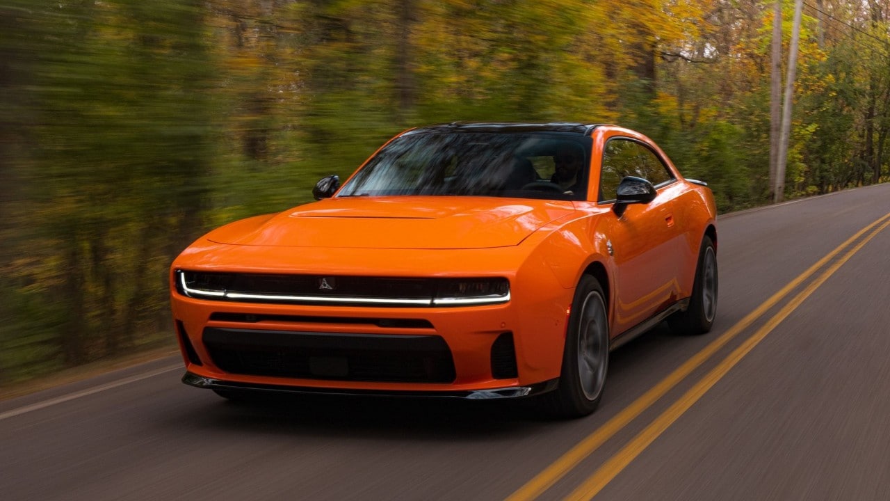 Dodge Charger torna in Europa: 6 cilindri Hurricane o elettrica fino a 670 CV