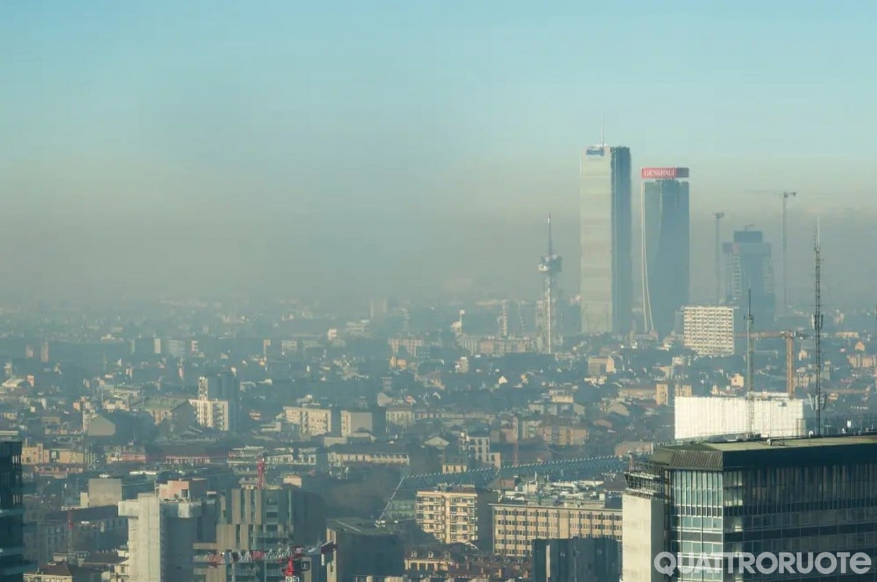 Allarme smog, scatta il blocco del traffico a Milano