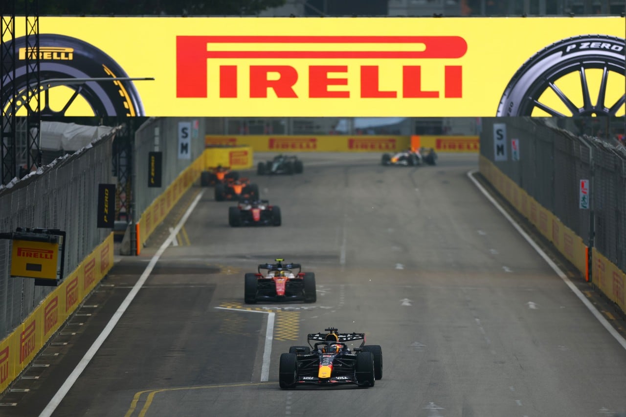 F1, Verstappen vince la Sprint di Singapore