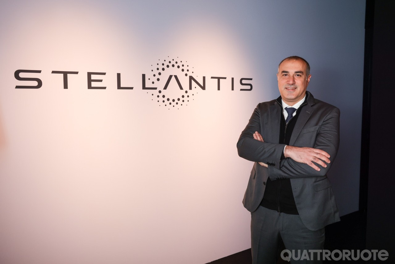 "Costretti a vendere elettrico": Stellantis, i mezzi commerciali sono con le spalle al muro