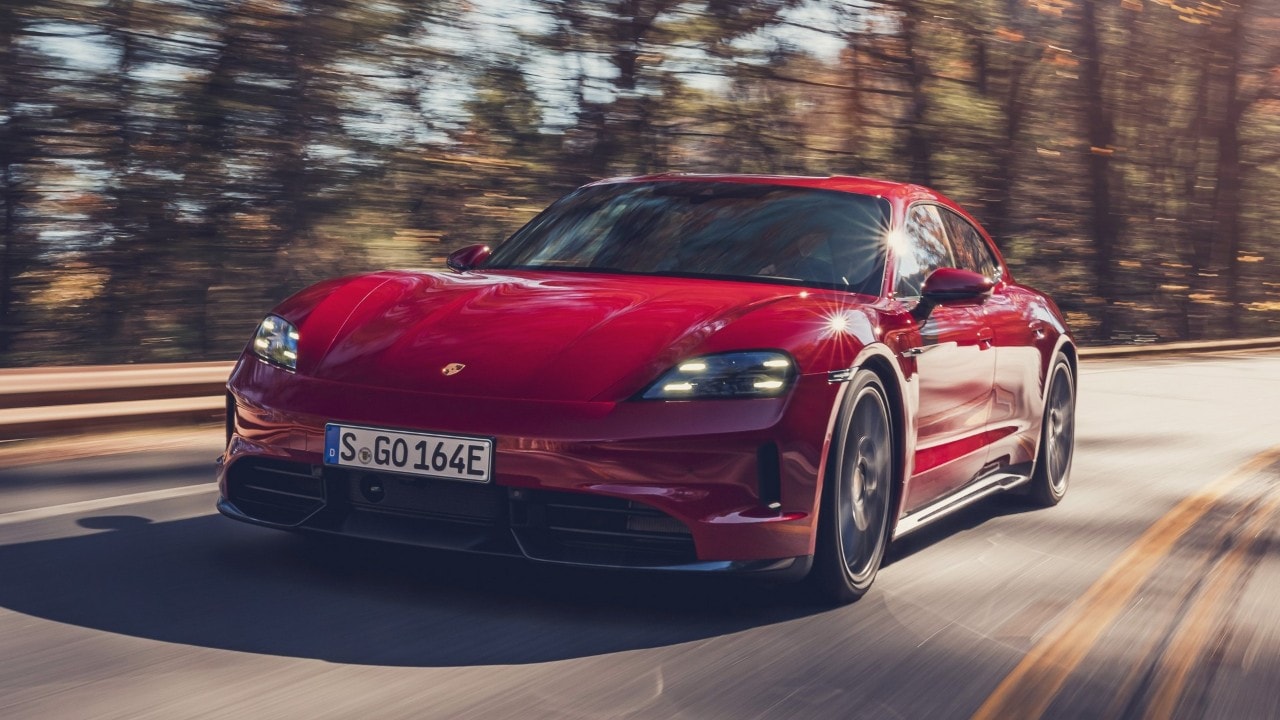 Porsche, nuovo dietrofront sull'elettrico: la Taycan verso lo stop nel 2030