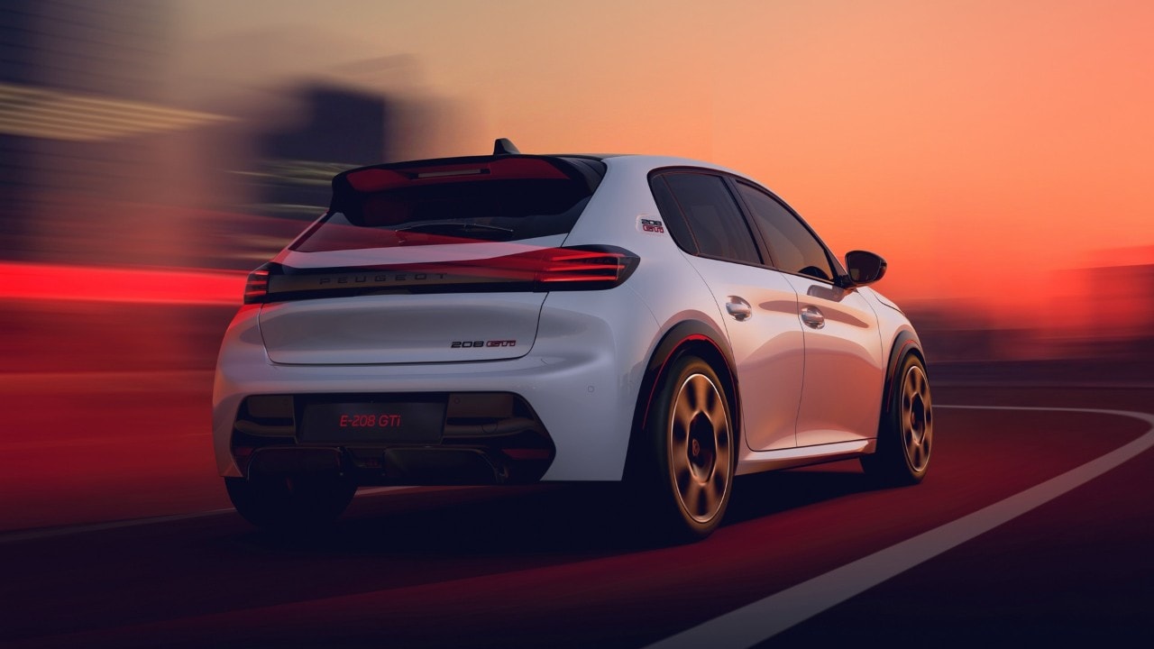 Peugeot e-208 GTi, debutto a Le Mans: quanto costa la hot hatch da 281 CV