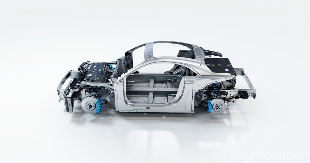 Nuova Alpine A110, primo prototipo a Goodwood: in pista con i piloti F1