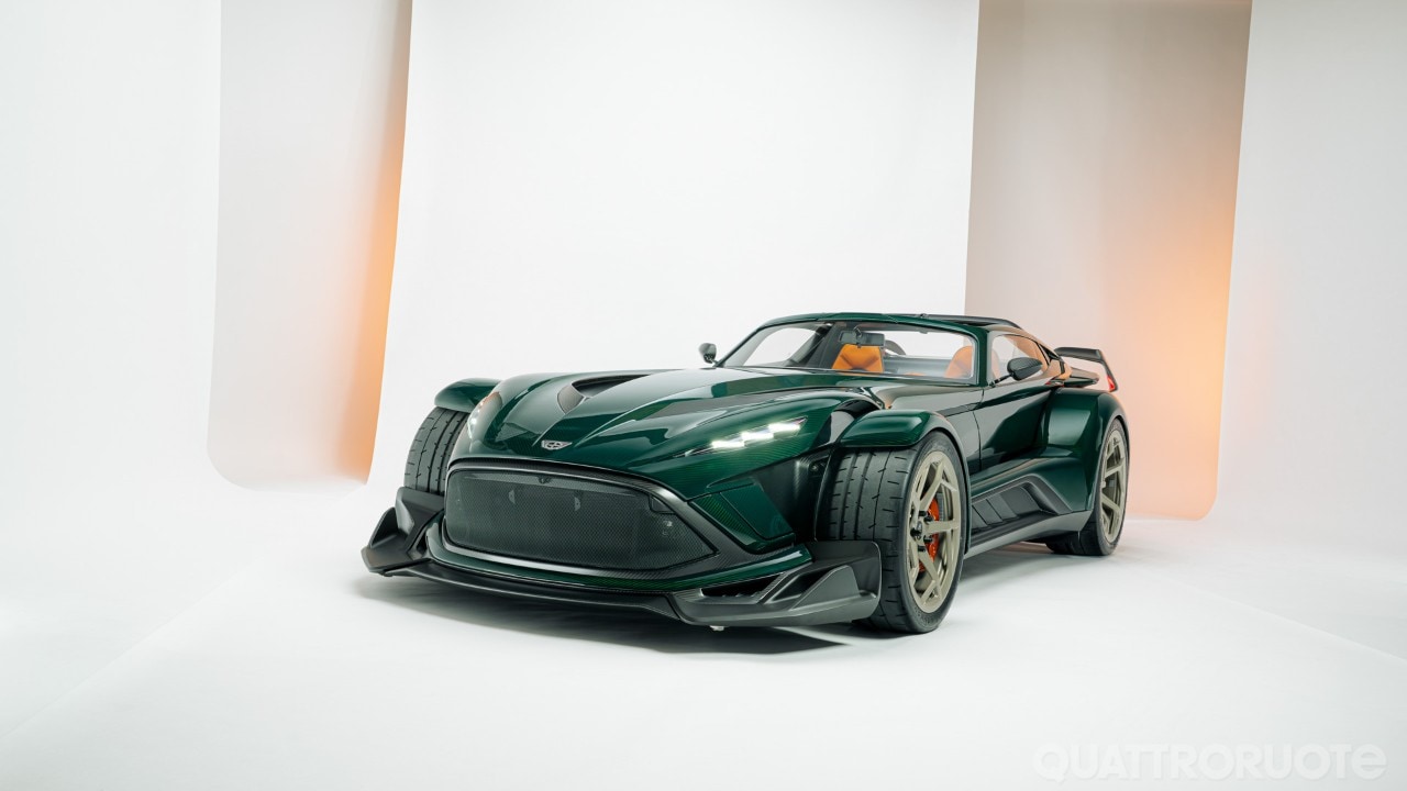 P24 RS, la supercar analogica da 600 CV che pesa solo 780 kg - VIDEO