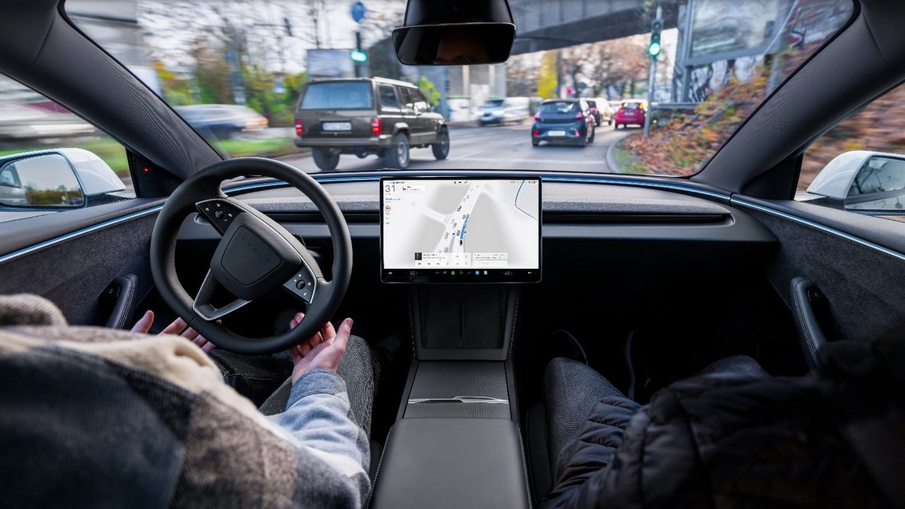 Tesla FSD, ecco i dati sulla sicurezza: "si rischiano 4,1 volte meno incidenti"