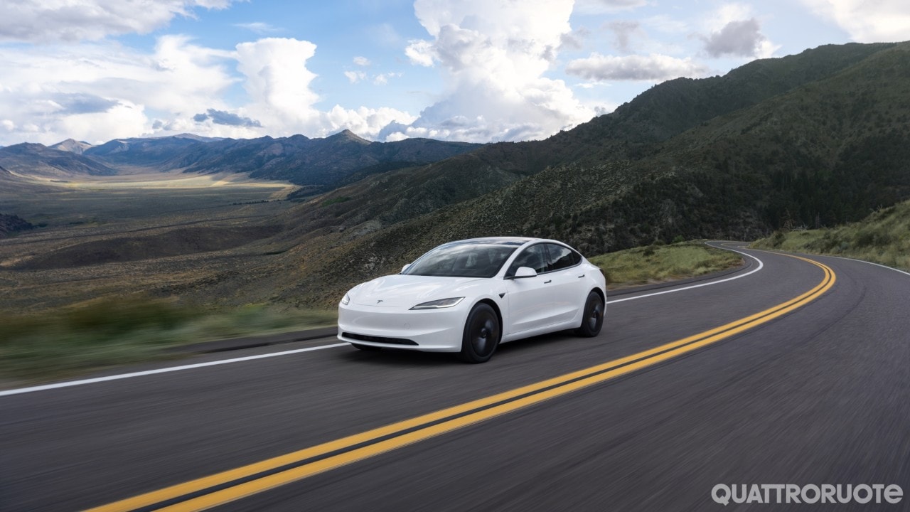 Tesla Model 3 Standard: rinuncia a qualcosa, ma non al piacere di guida - VIDEO