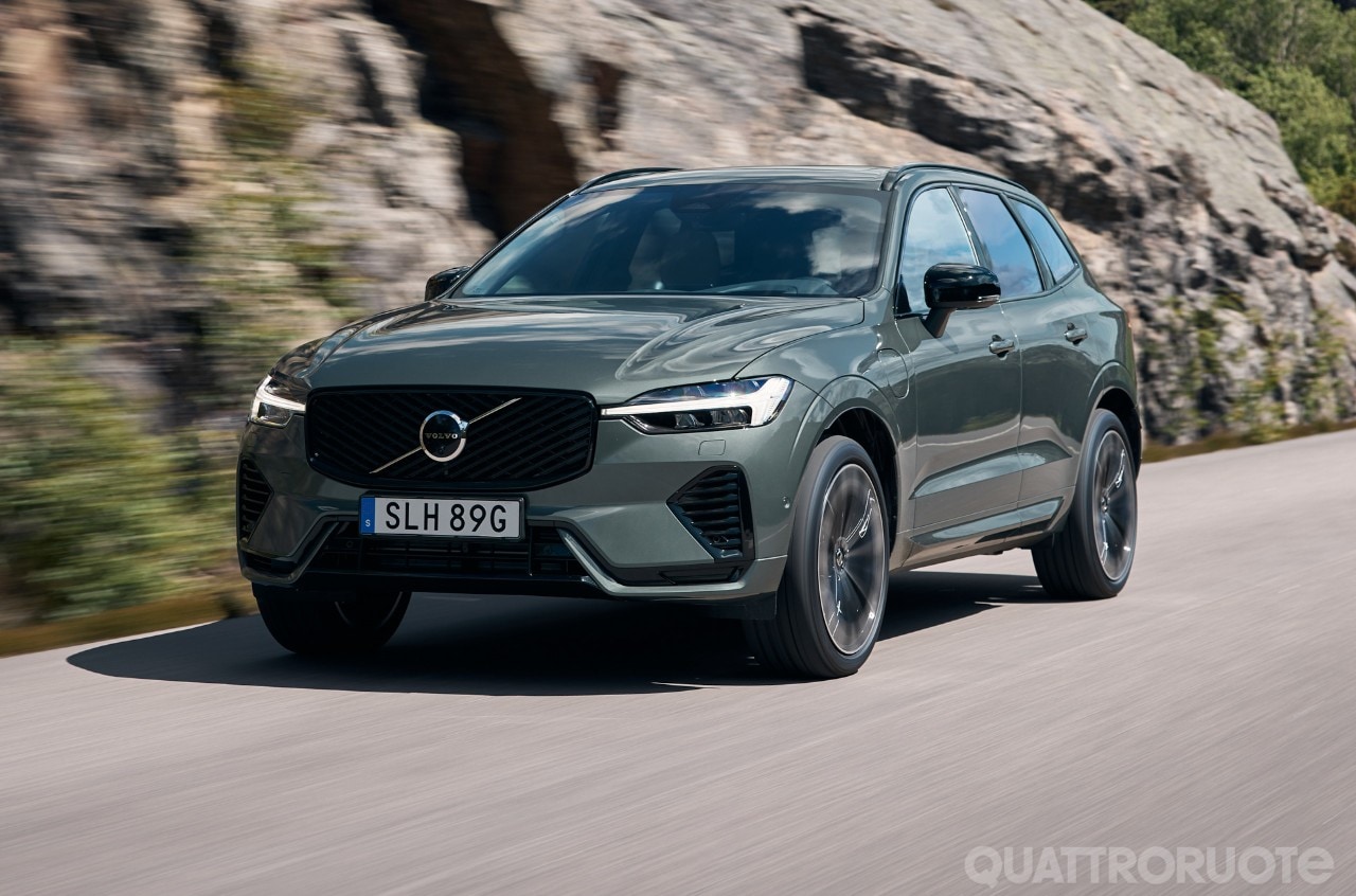  XC60 MY 2026, cambia quanto basta 