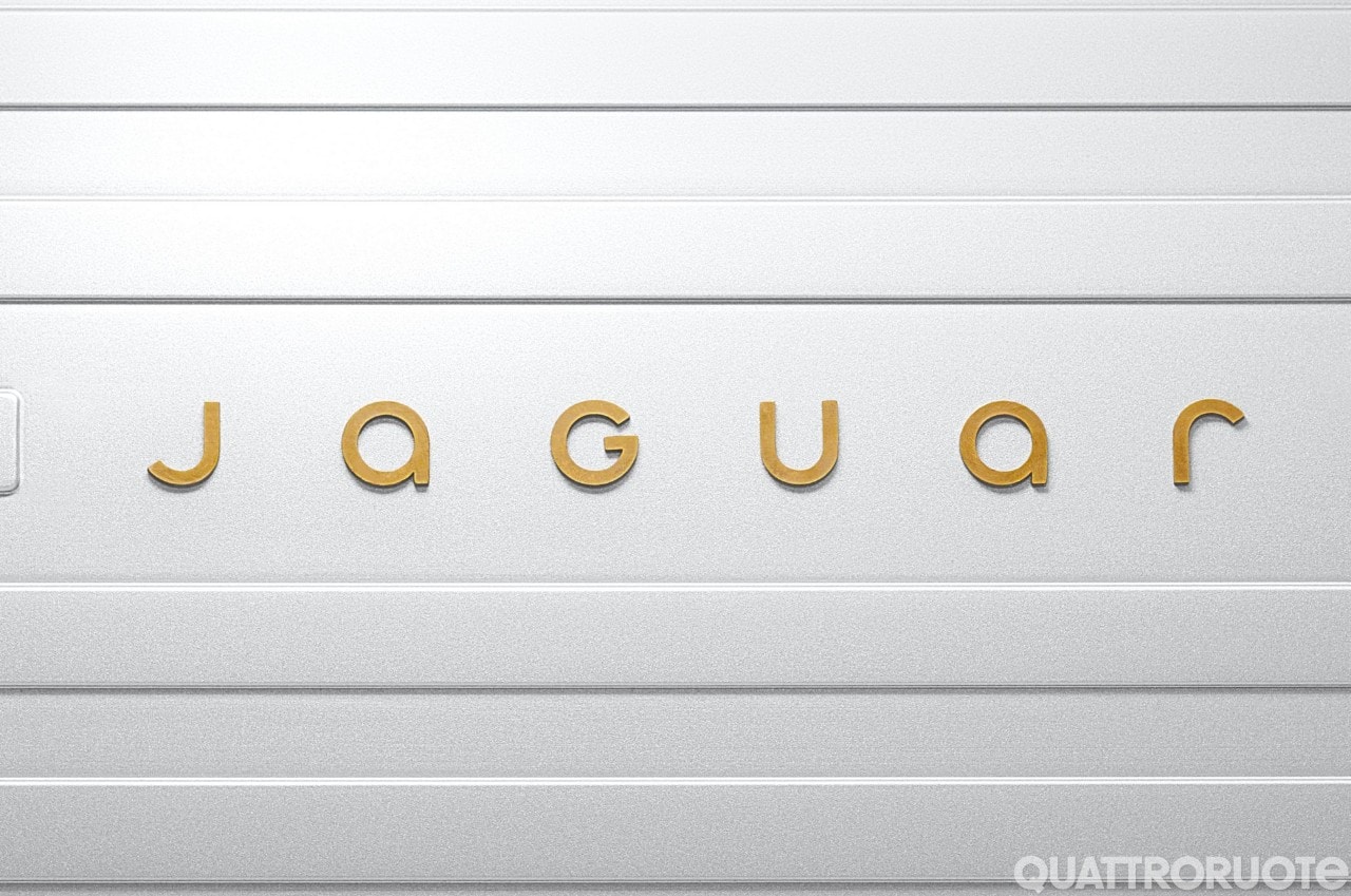 Jaguar fa retromarcia? La benzina potrebbe tornare per “salvare” l’elettrico