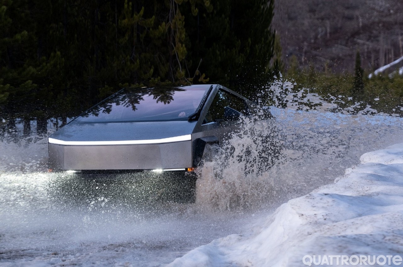 Il Cybertruck è un flop: Musk taglia i listini, arriva un nuovo modello “base"