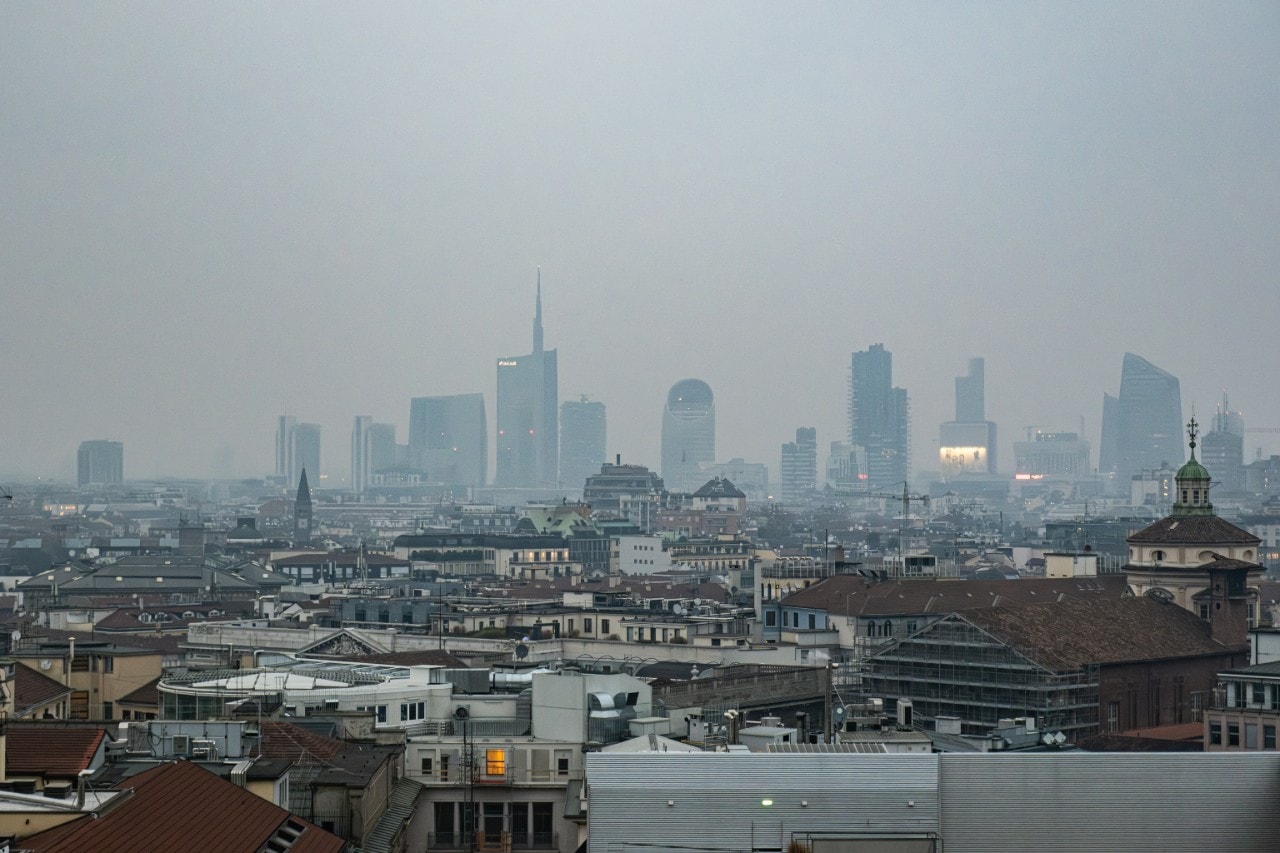 Smog a Milano: l'indagine europea e il nuovo blocco del 12 dicembre