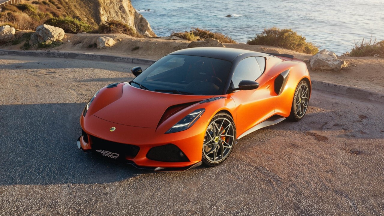 La Lotus Emira più leggera e potente ha il tetto smontabile ispirato alla Esprit