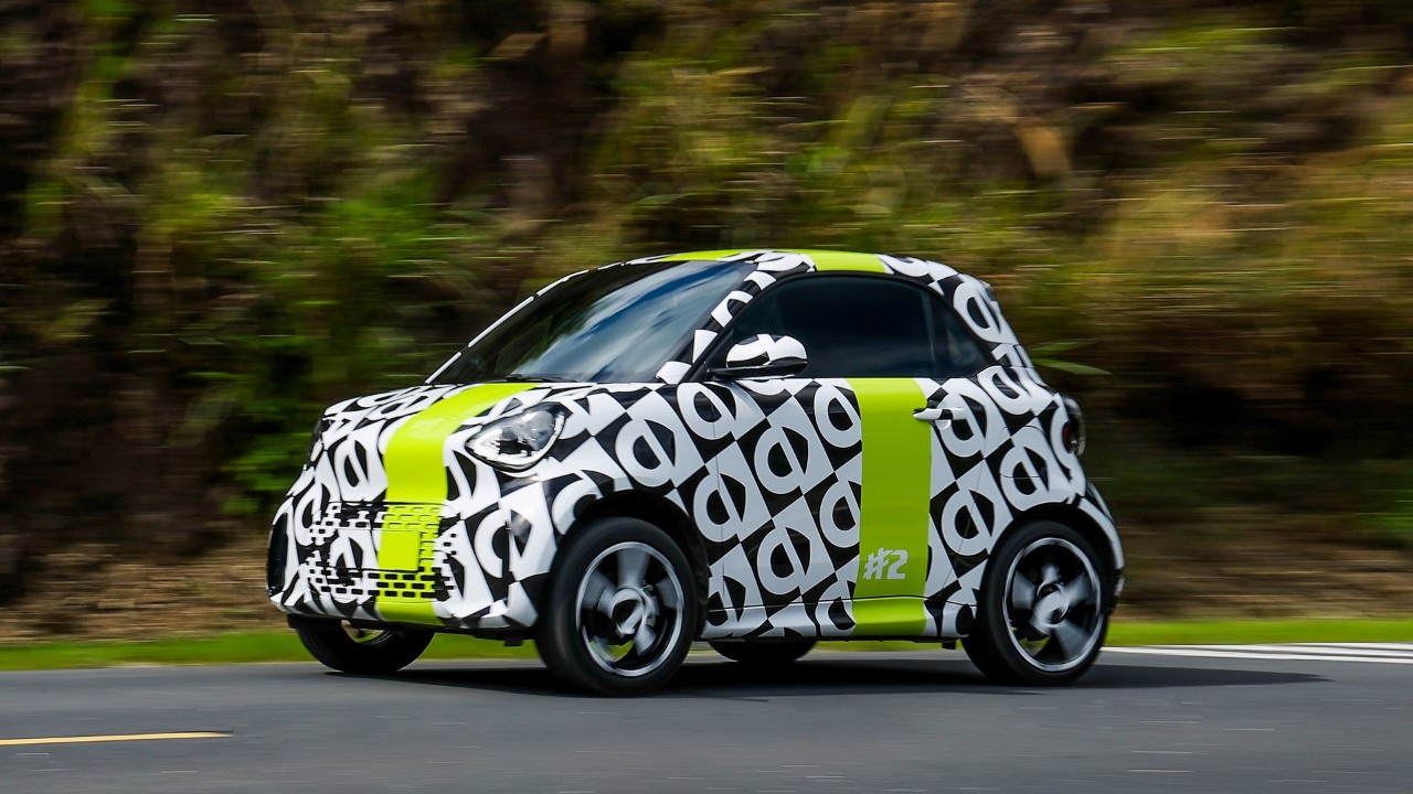 Smart #2, le foto dei test su strada: l'erede della fortwo è sempre più vicina