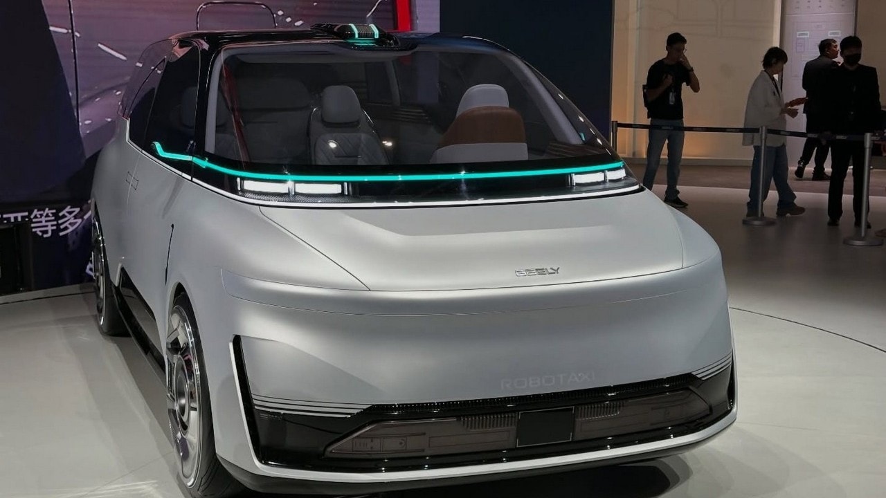 Geely Eva Cab, il robotaxi senza volante che paga l’autostrada da solo
