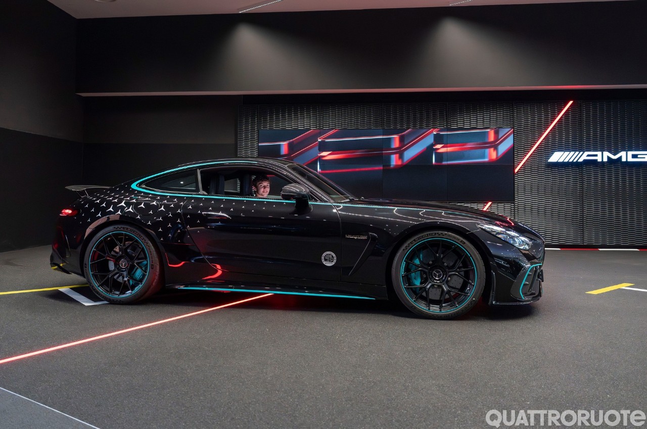 È la prima di 200: ecco la Mercedes-AMG GT 63 Pro 4Matic+ di Kimi Antonelli