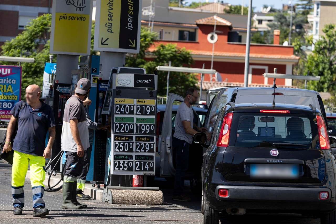 Carburanti al punto di non ritorno: Adani spiega perché la crisi peserà a lungo sui prezzi