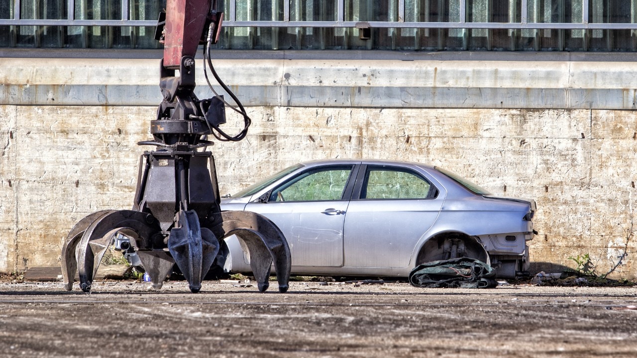 Le auto dovranno essere più facili da smontare: ecco cosa cambia dal 2032