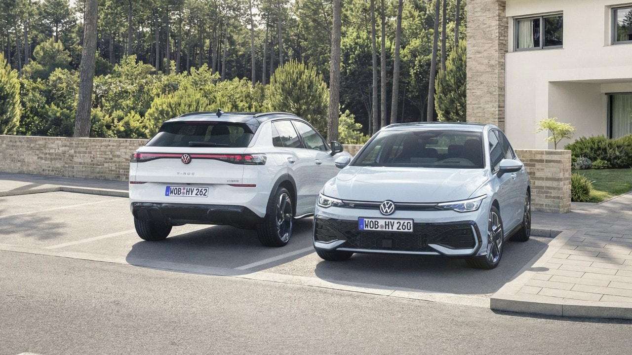 Volkswagen Golf e T-Roc diventano full hybrid: ecco i prezzi per l'Italia