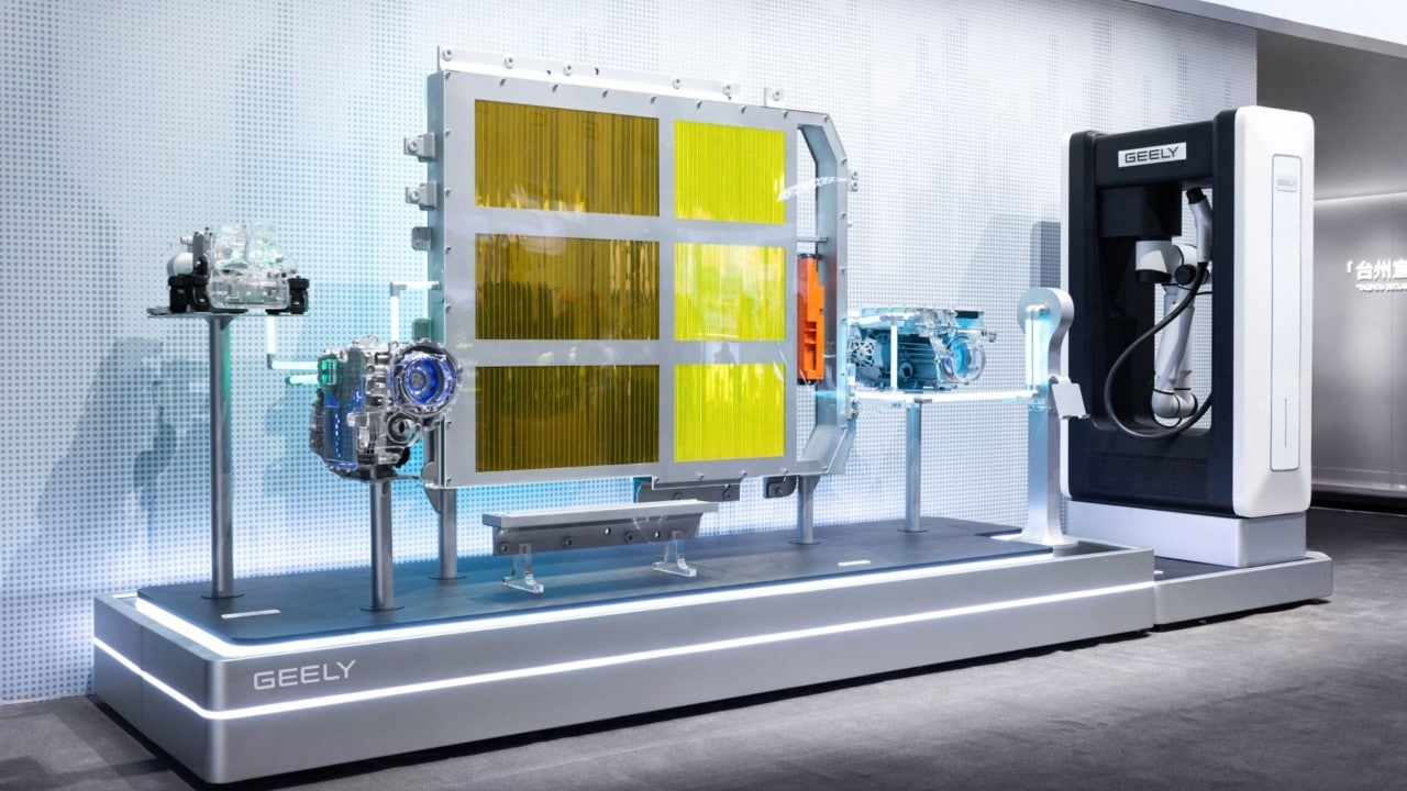Meno di 6 minuti per ricaricare l'elettrica: Geely prepara l'architettura a 1.000 volt