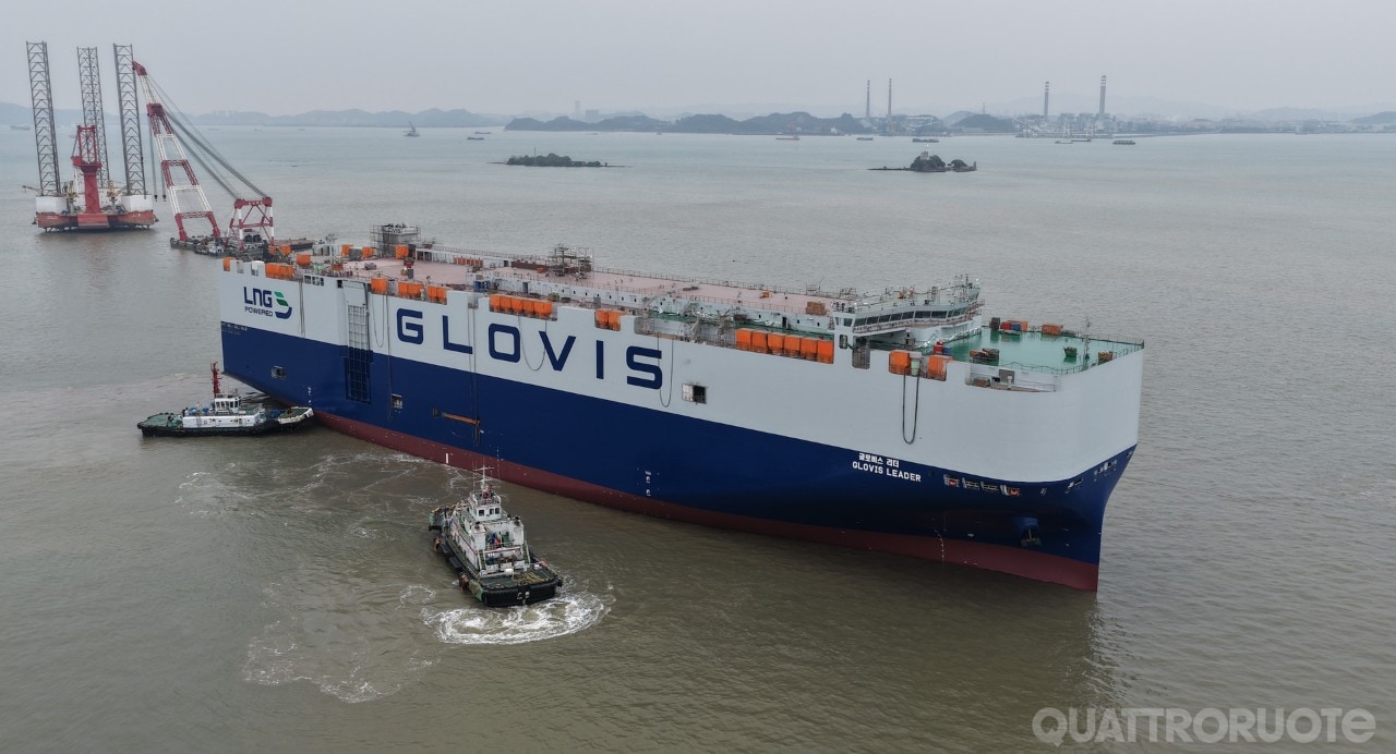 Varato il nuovo colosso dei mari: la "car carrier" da 10.800 auto che riscrive i record