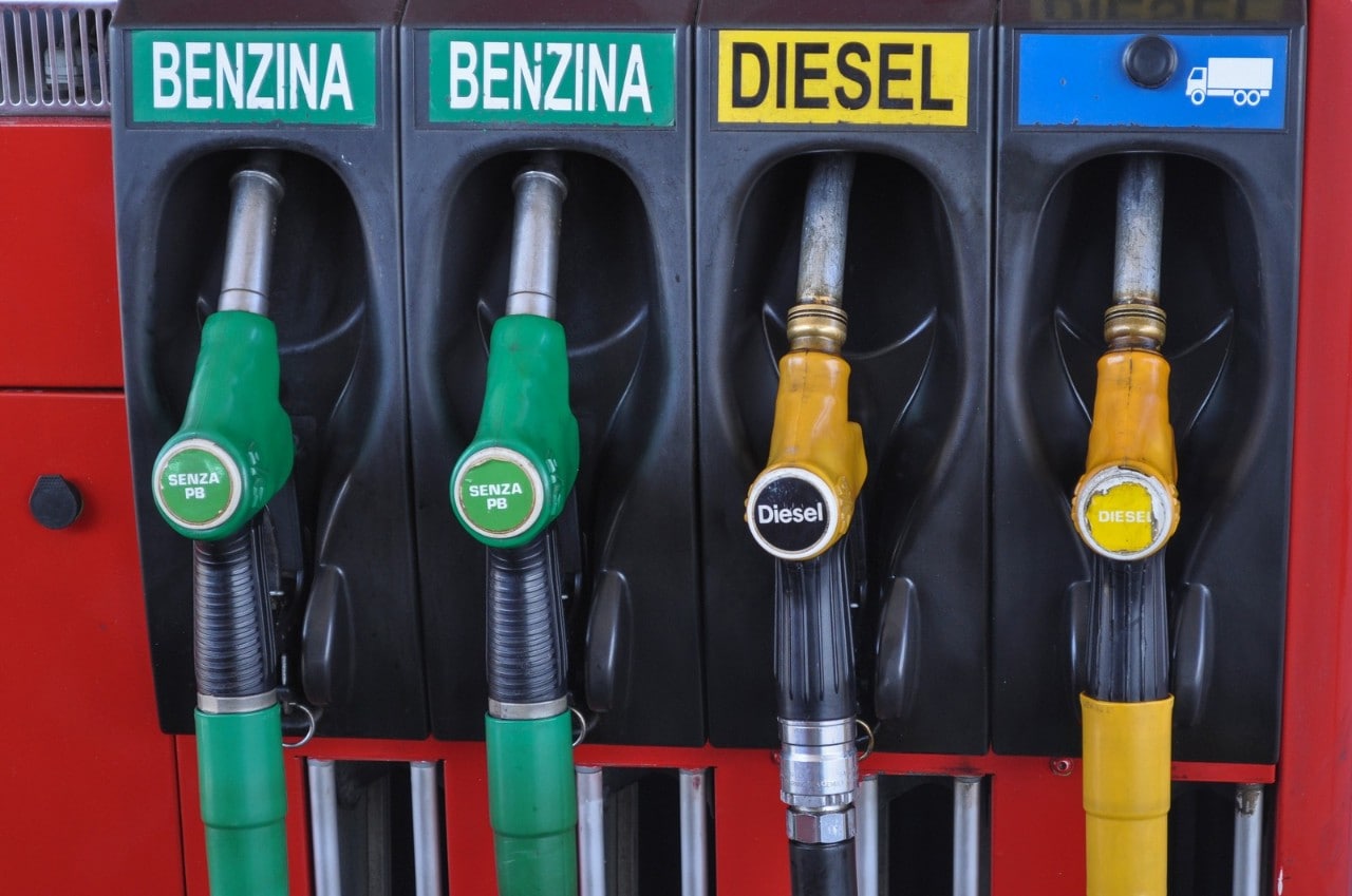 Benzina e diesel sopra i 2 euro, al Sud protestano i camionisti