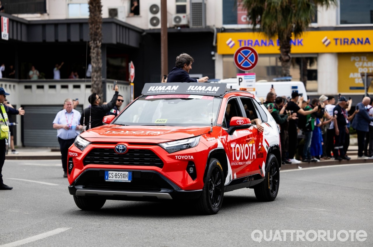 Al Giro d'Italia con C-HR, Mirai e bZ4X