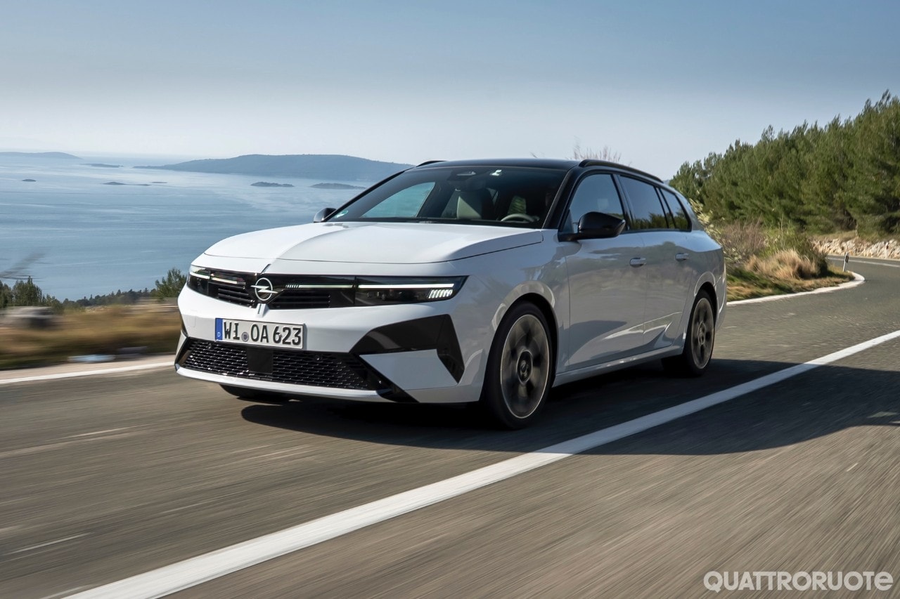Opel Astra Sports Tourer 2026: consumi promettenti e fari Intelli-Lux HD da incorniciare