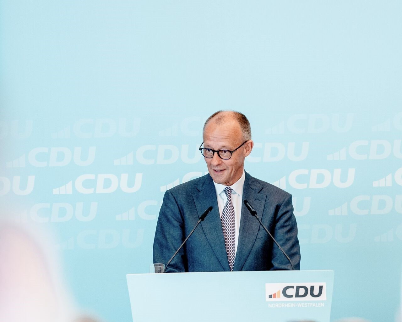 Merz apre ai cinesi, ma avverte: "Non salveranno l'industria dell'auto tedesca"