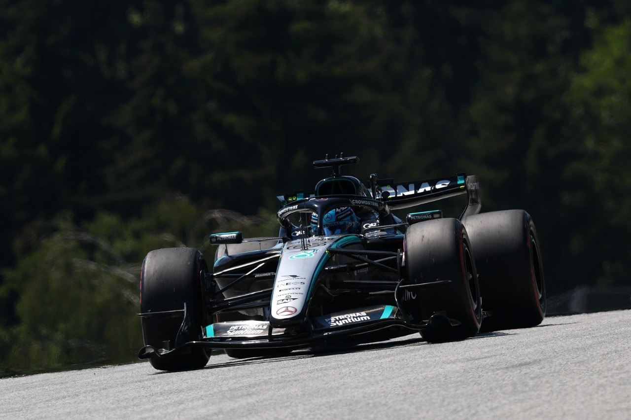 F1, GP Austria: Russell in pole davanti alle Ferrari