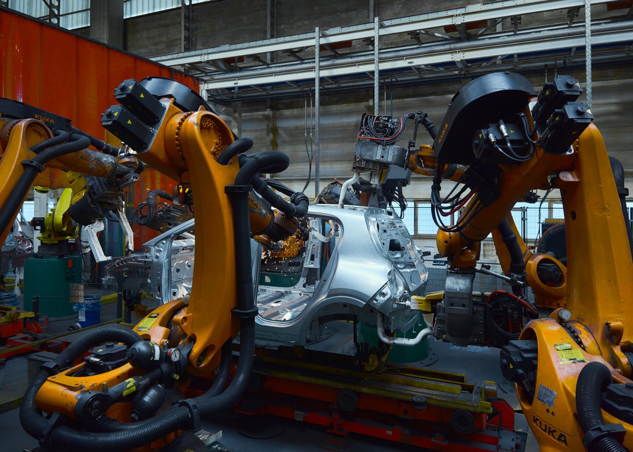 Tagli e sviluppo più rapido: Renault cambia per tenere il passo dei cinesi
