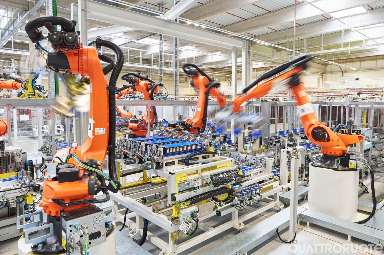 Skoda diventa un maxi produttore di batterie: 1.100 al giorno per il gruppo Volkswagen