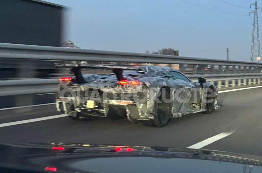 La supercar sorpresa in autostrada