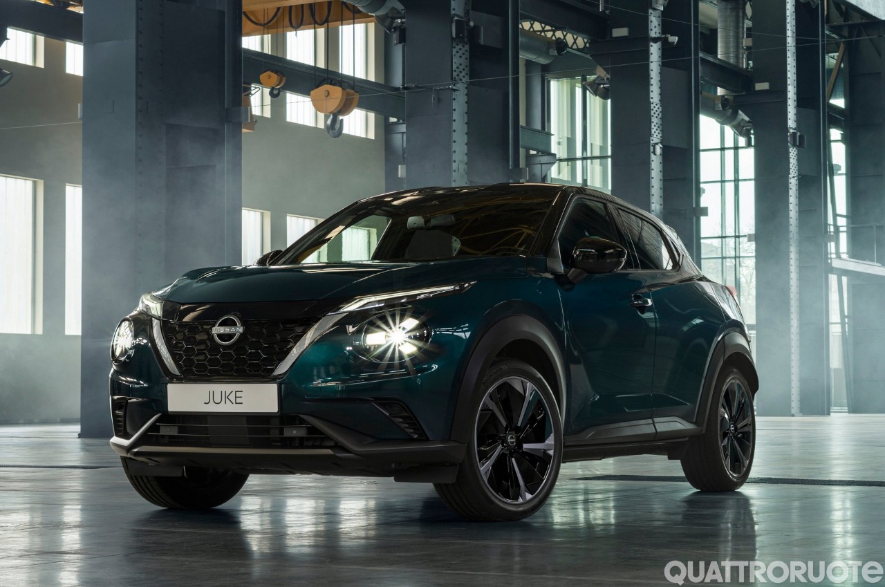 Nissan Juke Pulse, B-Suv (benzina e full hybrid) in abito da festa