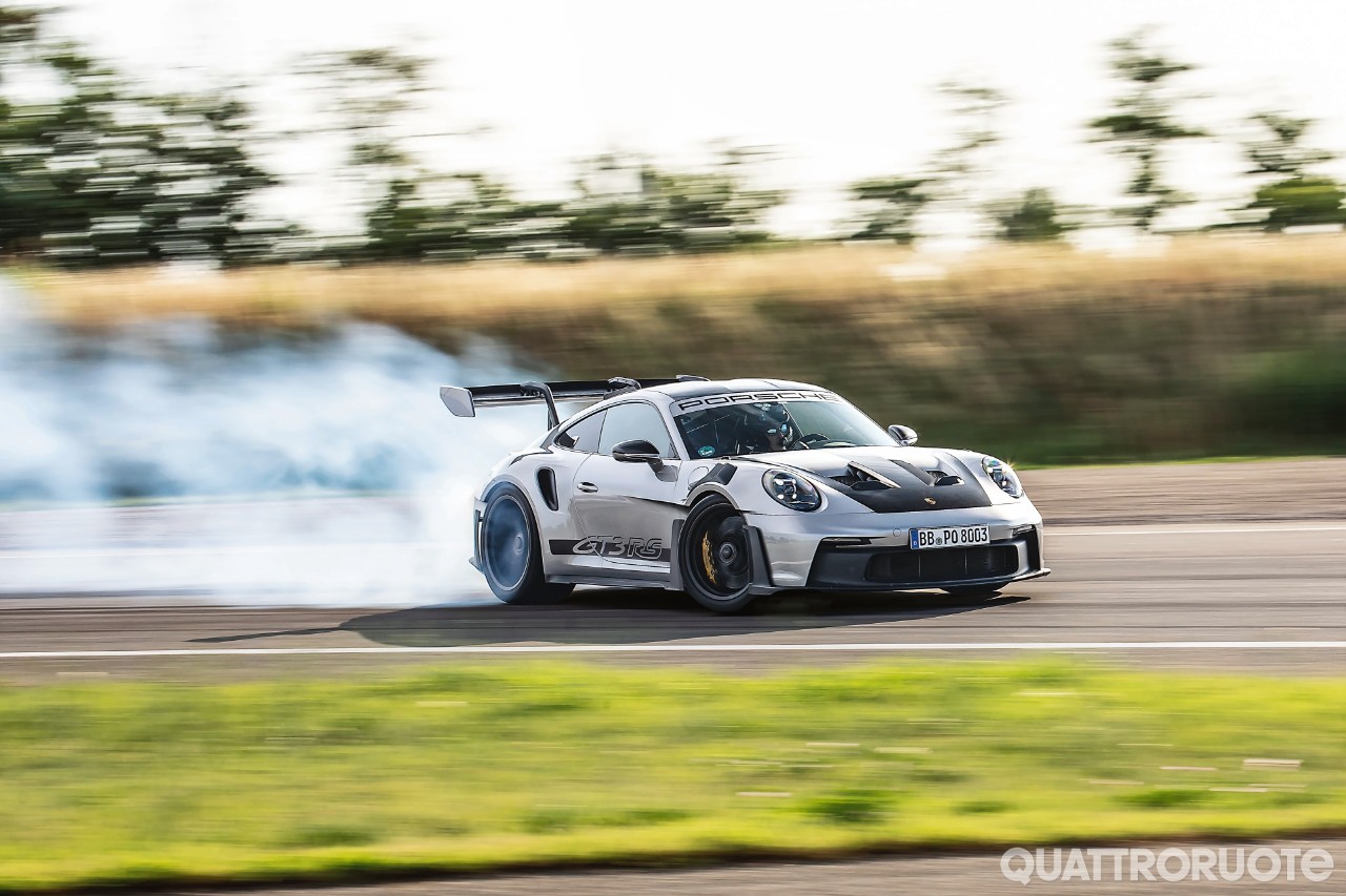 Porsche 911 GT3 RS restyling: addio aspirato, arriva il T-Hybrid?