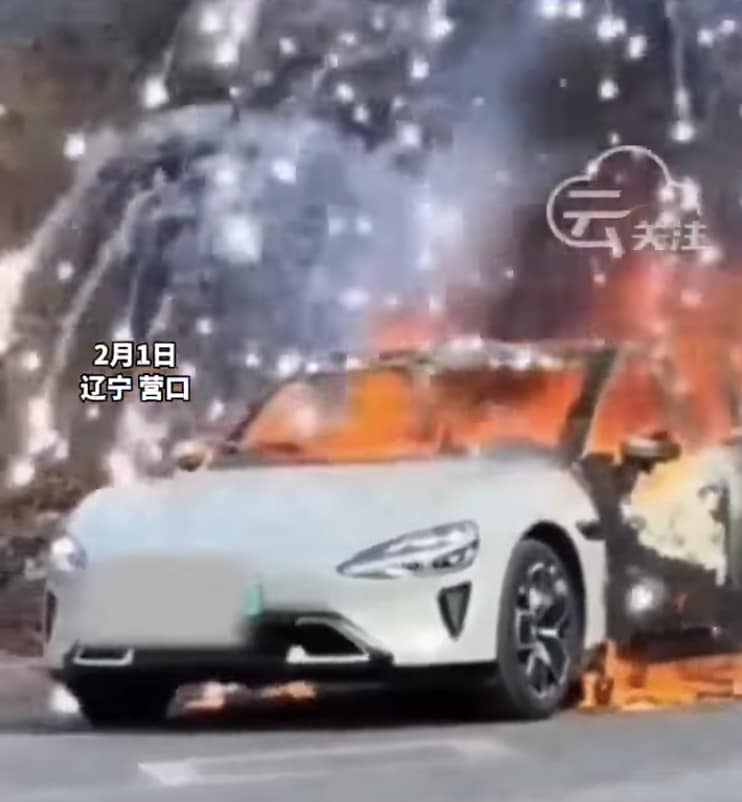 L'elettrica Xiaomi SU7 fa i fuochi d’artificio, ma la batteria non c’entra - VIDEO