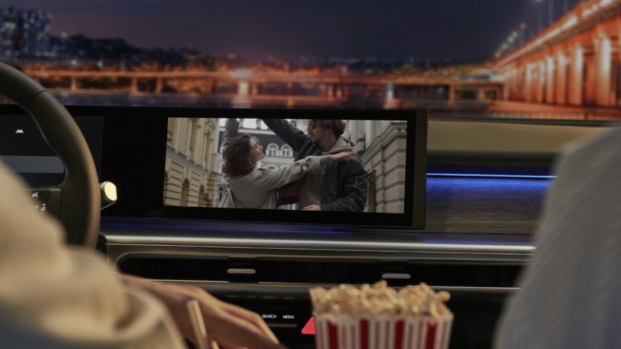 Netflix, Disney+ e karaoke in auto: l'abbonamento per le elettriche Hyundai