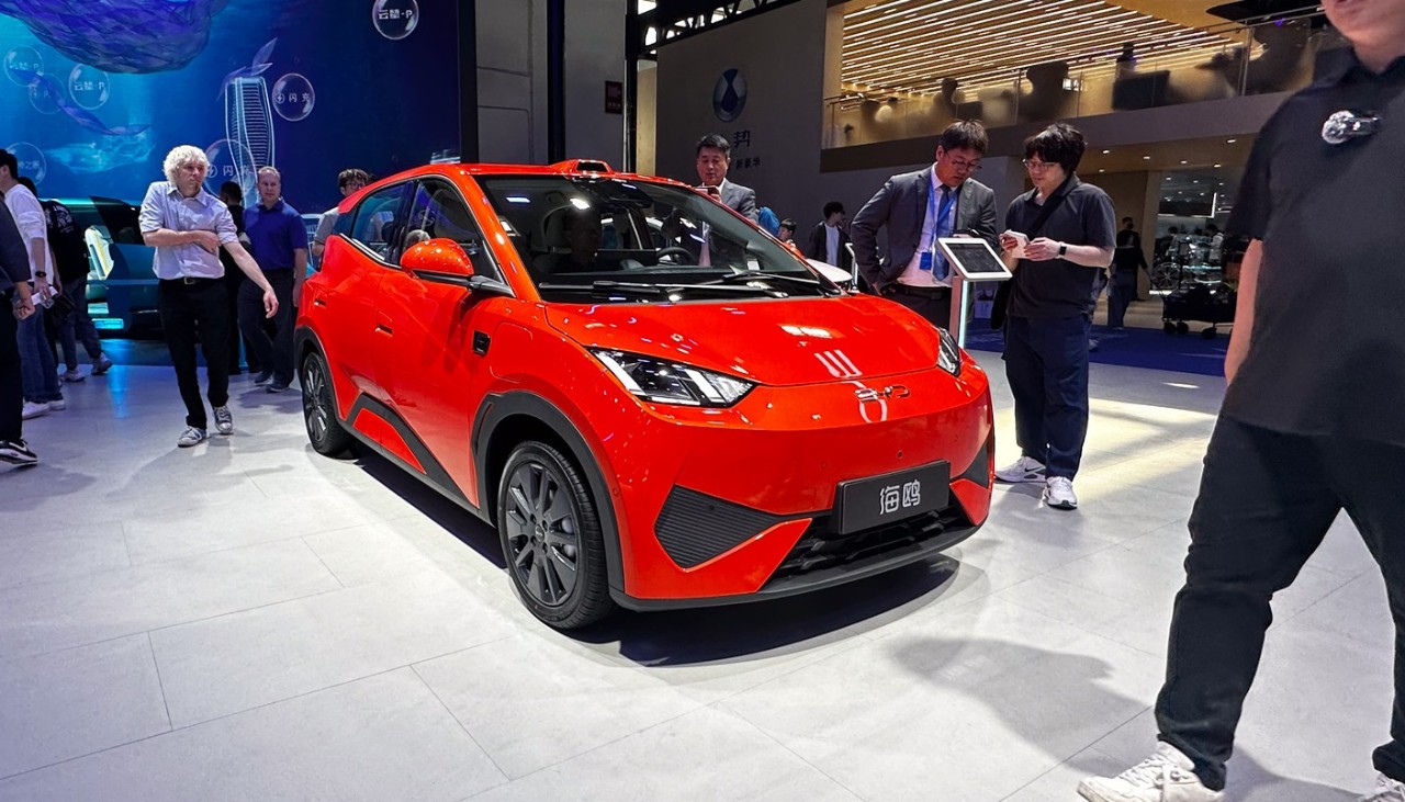 BYD Dolphin Surf, evoluzione a Pechino: ora ha più autonomia e persino il LIDAR