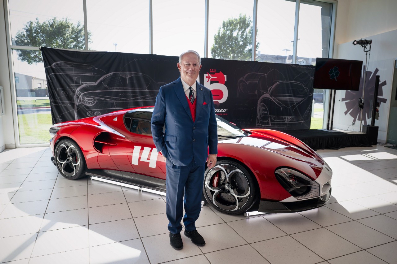 Alfa Romeo 33 Stradale, prima consegna negli USA: chi l’ha comprata e com’è fatta