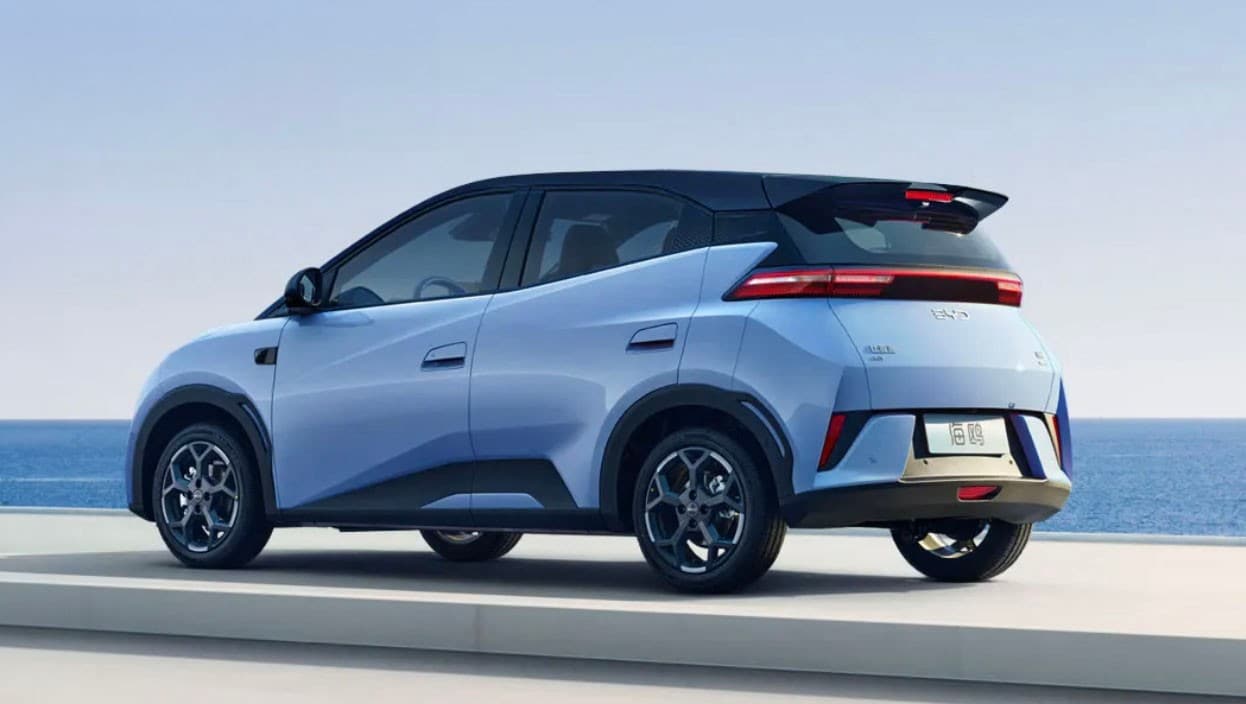 BYD Dolphin Surf, evoluzione a Pechino: ora ha più autonomia e persino il LIDAR