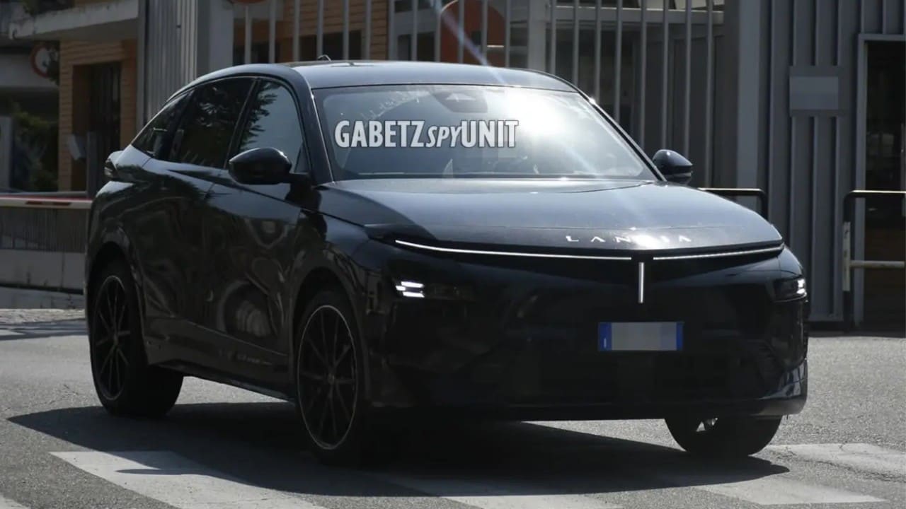 La Lancia Gamma HF Integrale arriverà un anno prima del previsto: eccola senza camuffature