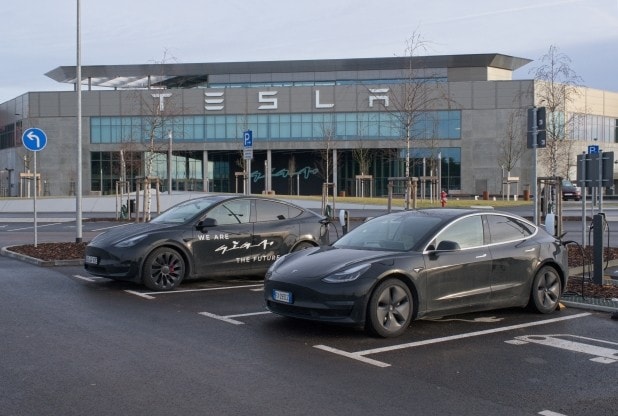 Tesla, Musk batte l’IG Metall: il sindacato perde ancora le elezioni nella fabbrica di Grünheide