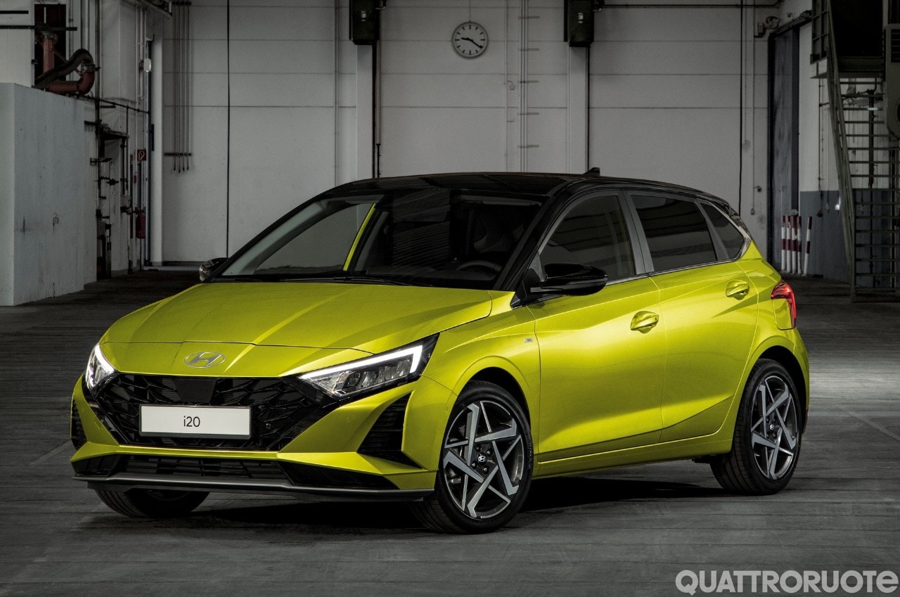 La i20 MY2026 cambia i motori: ecco prezzi e versioni