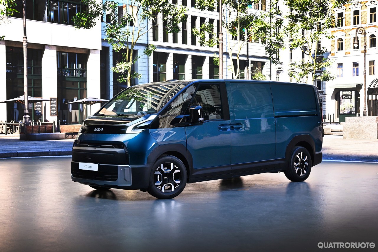 Più grande del PV5, fino a 460 km con una carica: Kia svela il nuovo PV7