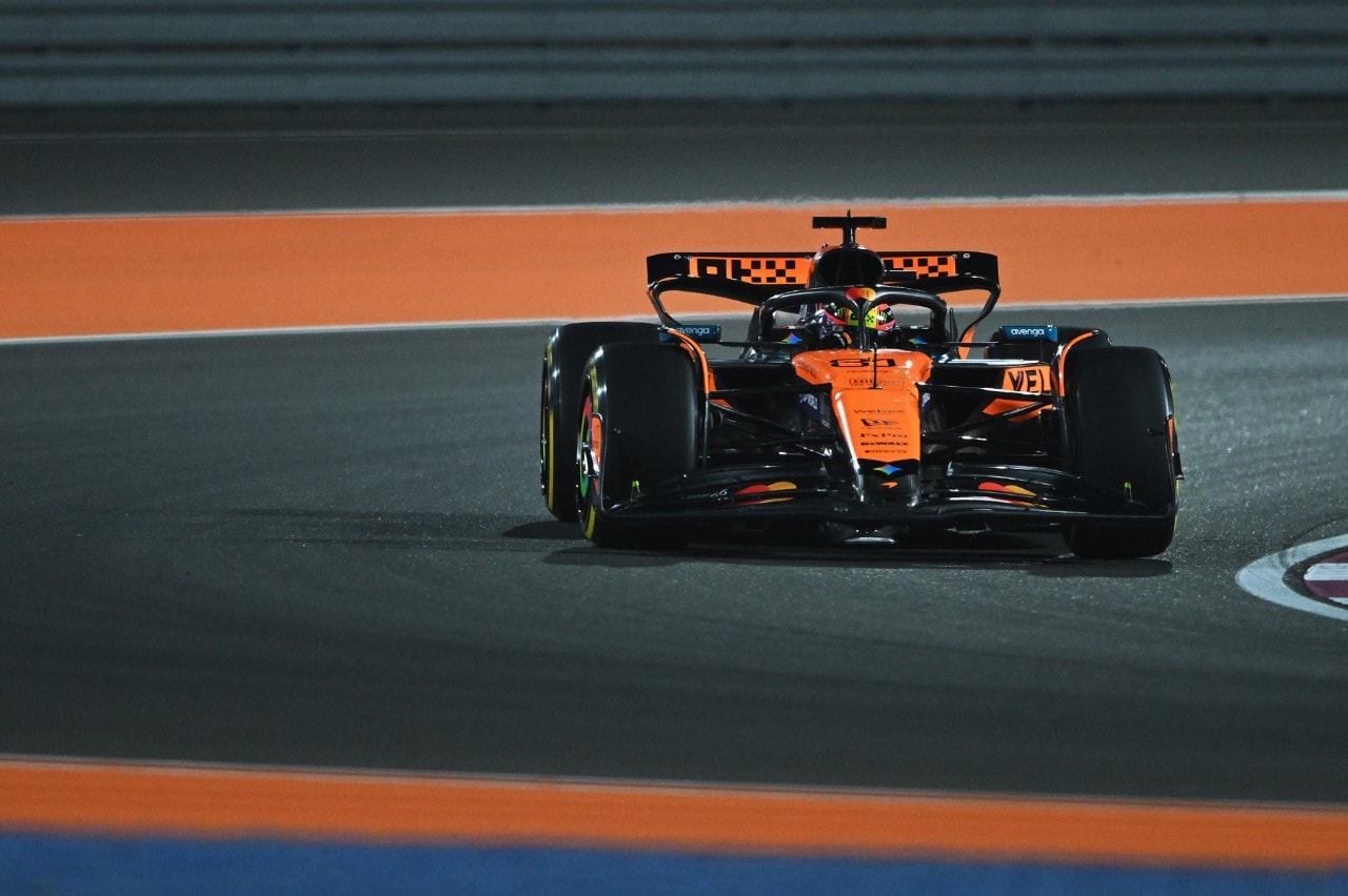 Prima fila McLaren, la pole è di Piastri