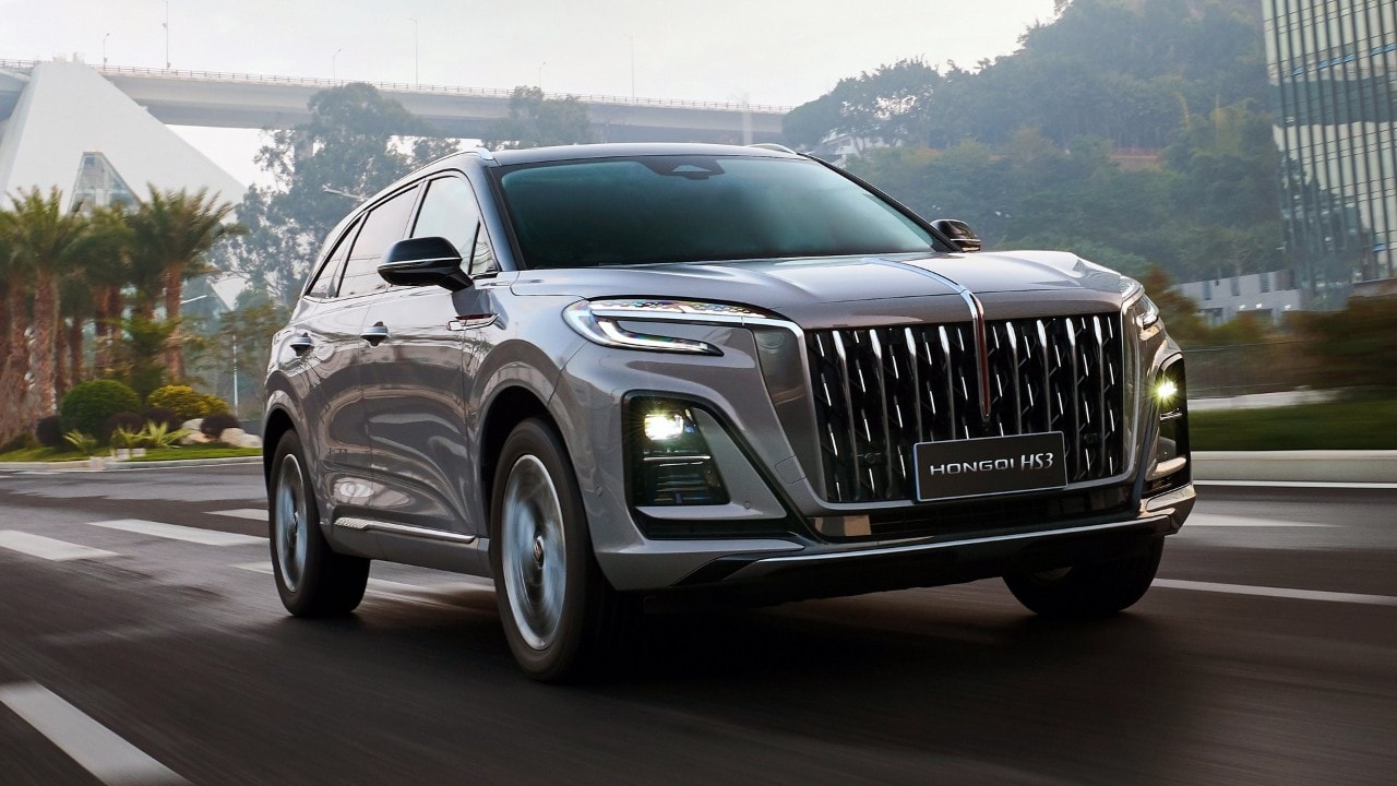 Hongqi debutta in Italia con due SUV a benzina: i prezzi di HS3 e HS5